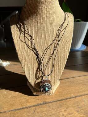 Vintage Southwestern Tribal Silver Tone Faux Turquoise Suede Leather Multi-Stran